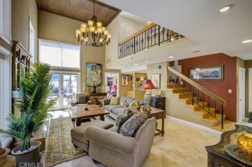 5720 Lunada Ln, Long Beach, CA 90814-3220