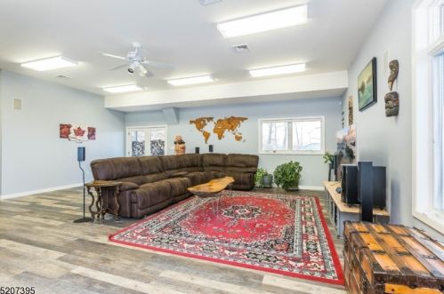163 Hillcrest Dr, Parsippany NJ  07834-1413 exterior