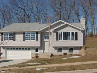 132 Wisteria Dr, Union City, CT 06770-5238