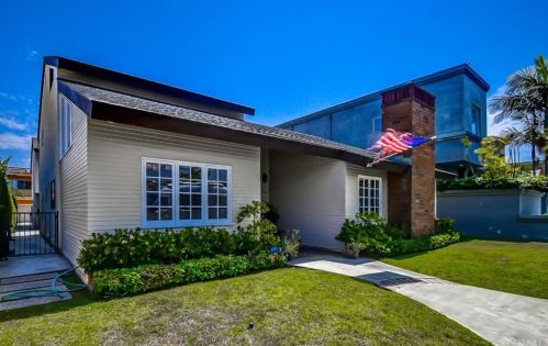208 6th St, Seal Beach, CA 90740-8018