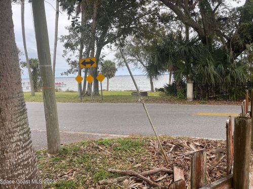 4279 Indian River Dr, Cocoa FL  32927-5957 exterior