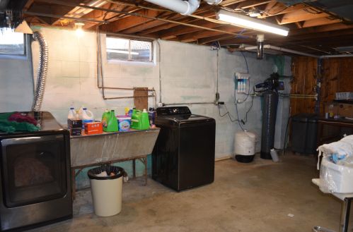 2900 Cumberland Dr, Springfield OH  45506-3708 exterior