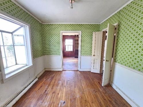 1521 Colonial Ave, Greensboro NC  27408-4907 exterior