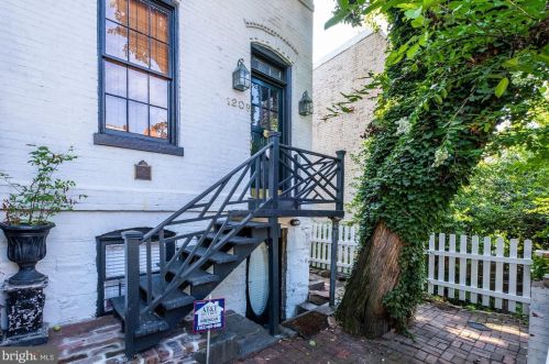 1209 35th St, Washington, DC 20007-3208