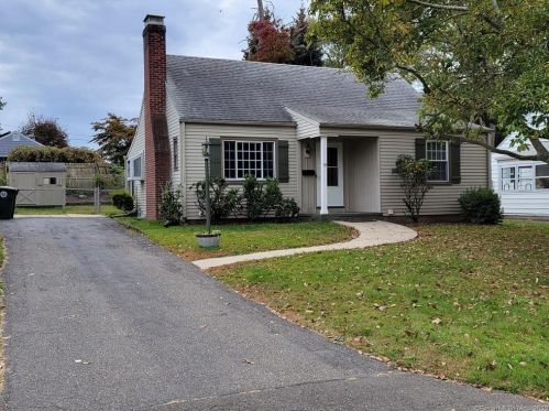 50 Holbrook St, Milford, CT 06460-5132