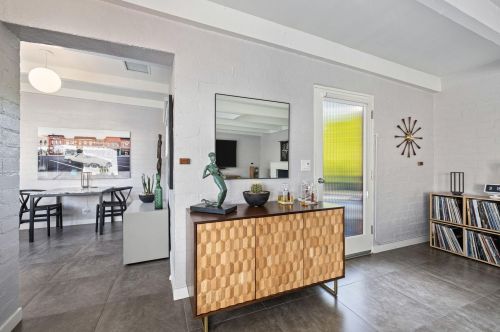 610 Hermosa Dr, Palm Springs CA  92262-6112 exterior