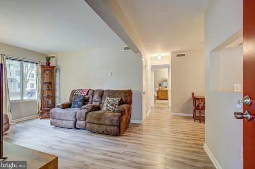10340 Rein Commons Ct, Springfield, VA 22015-2829