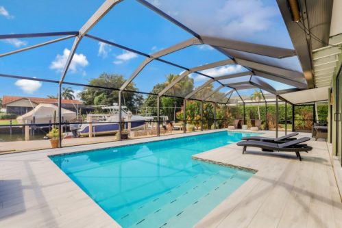 807 Wintergreen Ct, Marco Island, FL 34145-3463