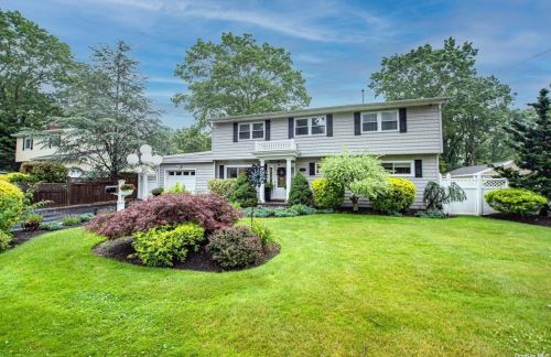 131 Malts Ave, West Islip, NY 11795-2509