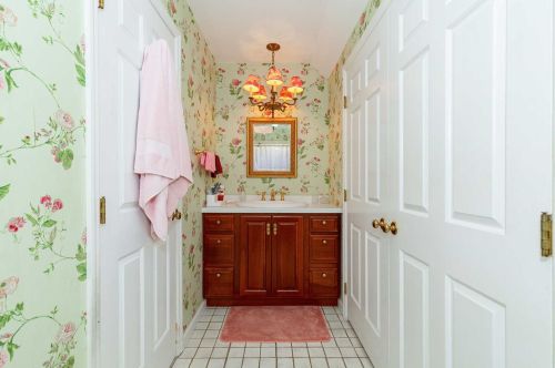 7 Heathbrook Dr, Poughkeepsie NY  12603-4805 exterior