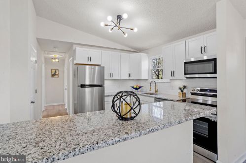 8335 Collins Ave, Camden NJ  08109-3568 exterior