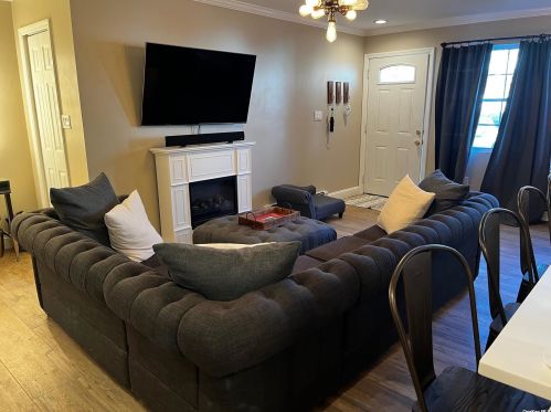 1106 Towne House Vlg, Hauppauge, NY 11749-4815
