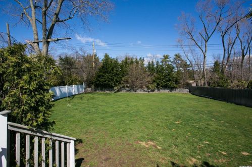 135 Renison Dr, Westbury NY  11590-1036 exterior