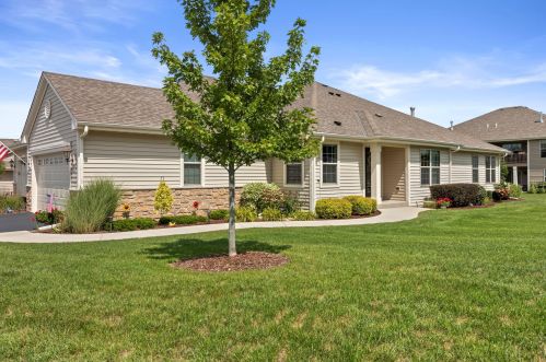 475 Woodfield Cir, Waterford, WI 53185-4052