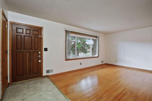 7152 Cahill Ave, South Saint Paul, MN 55076-2502