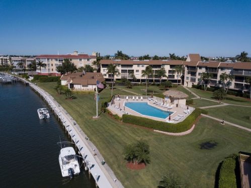 750 Elkcam Cir, Marco Island, FL 34145-2242