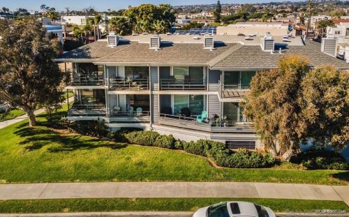 3802 Crown Pt Dr, San Diego CA 92109-6711 exterior