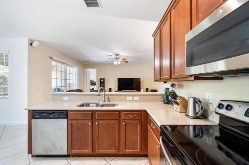 6855 Osage Cir, West Palm Beach, FL 33413-3484