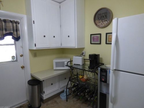 5 Meadow Rue Ct, Lehigh Acres FL  33936-7303 exterior