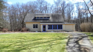 371 Pudding St, Kent Lakes, NY 10512-3945