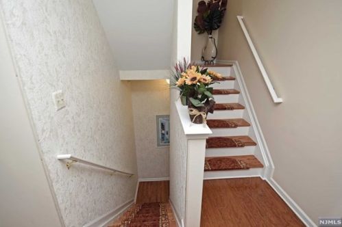 438 Cambridge Dr, Kinnelon, NJ 07405-3242
