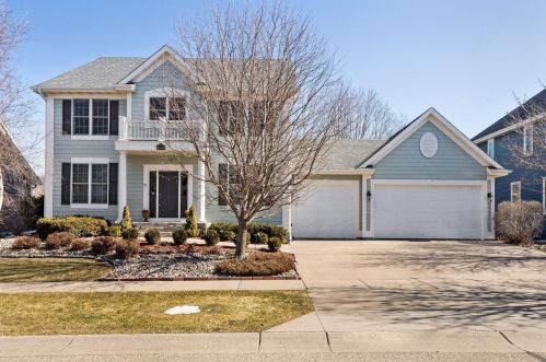 1820 Deephaven Dr, Saint Paul, MN 55129-6229