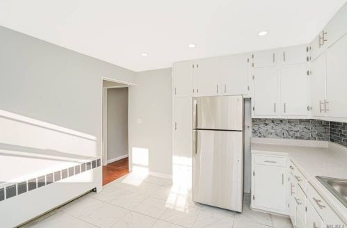 17 Caldwell St, Huntington Station NY 11746-1859 exterior