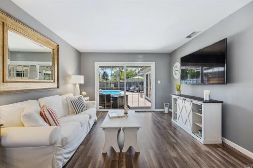 235 Grove Ave, Santa Rosa CA  95409-3813 exterior