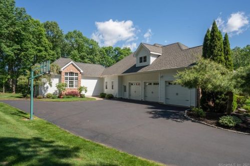109 Peria Dr, Rocky Hill CT  06067-1741 exterior