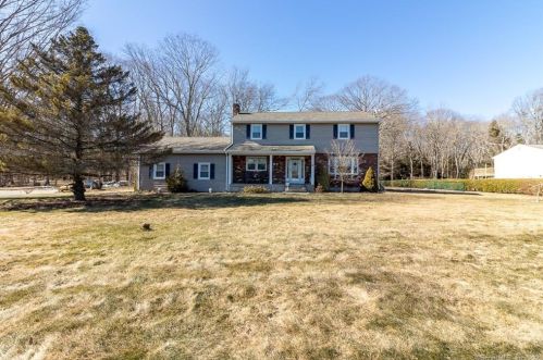 57 Lisa Ln, Uncasville, CT 06382-1410