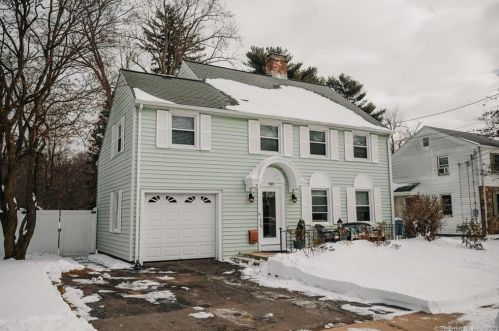 50 Alexander St, Manchester, CT 06040-3958