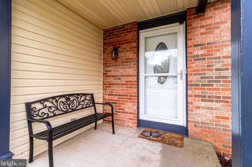 8492 Magic Tree Ct, Springfield VA  22153-3811 exterior