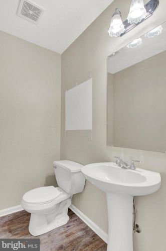 90 Hemlock Dr, Hanover PA  17331-9422 exterior