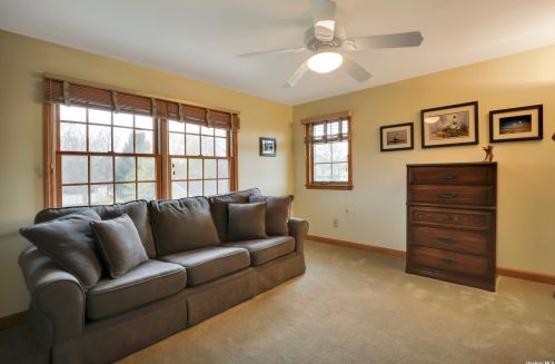 19 Riverdale Ave, Oakdale NY  11769-1544 exterior