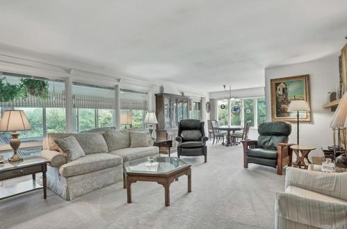 257 Osborne Hill Rd, Fishkill NY  12524-2510 exterior