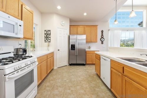 3217 Fairway Dr, La Mesa CA  91941-8049 exterior