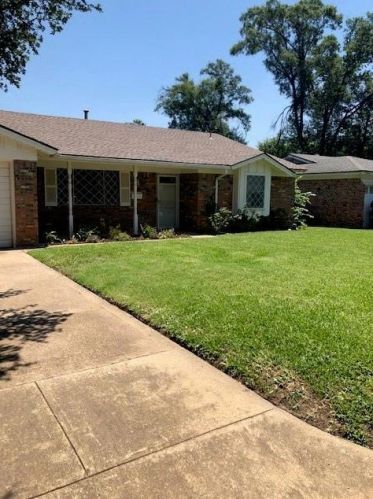 2132 Barbell Ln, Fort Worth, TX 76111-5017