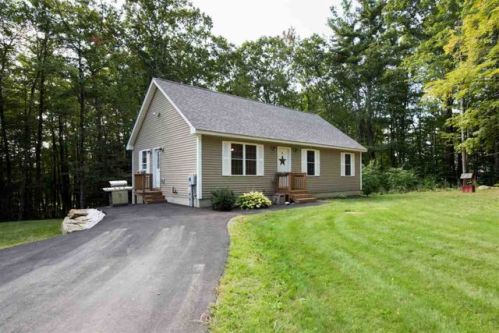 21 Deerfield Rd, Northwood, NH 03261-4201