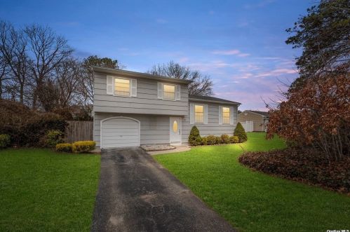 170 Cirrus Rd, Holbrook NY  11741-4407 exterior