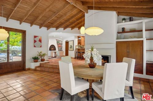 1719 Oak Dr, Topanga CA  90290-4025 exterior