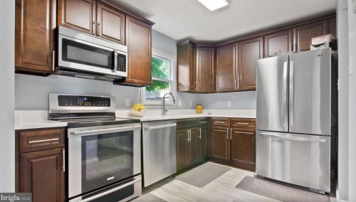 12300 Woodlawn Ct, Woodbridge VA  22192-1921 exterior