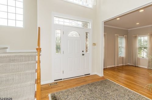 11 Autumn Dr, Scotch Plains NJ  07076-2431 exterior