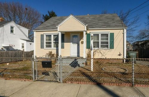 59 Harvey St, Bridgeport, CT 06610-2531