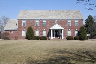 8116 Ridgeway Ave, Thiensville, WI 53097-2746
