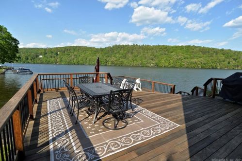 27 Bankside Trl, Sandy Hook CT  06482-1261 exterior