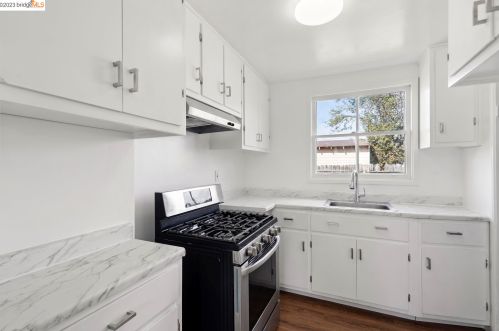 133 Ghormley Ave, Oakland, CA 94603-2027