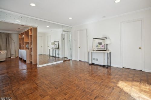635 Mountain Dr, South Orange, NJ 07079-1124