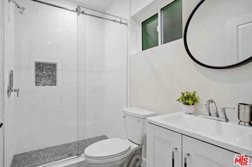 4709 Norwich Ave, Van Nuys CA  91403-2017 exterior