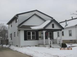 677 Oak Park Ct, Milwaukee, WI 53214-1932