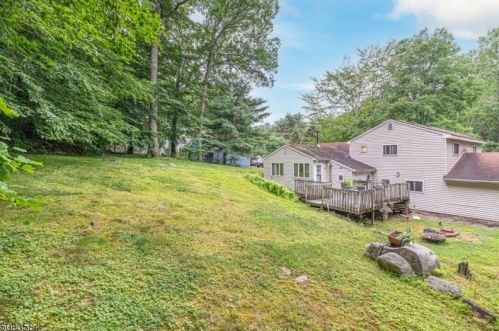 47 Morris Ave, West Milford Lakes, NJ 07480-1118